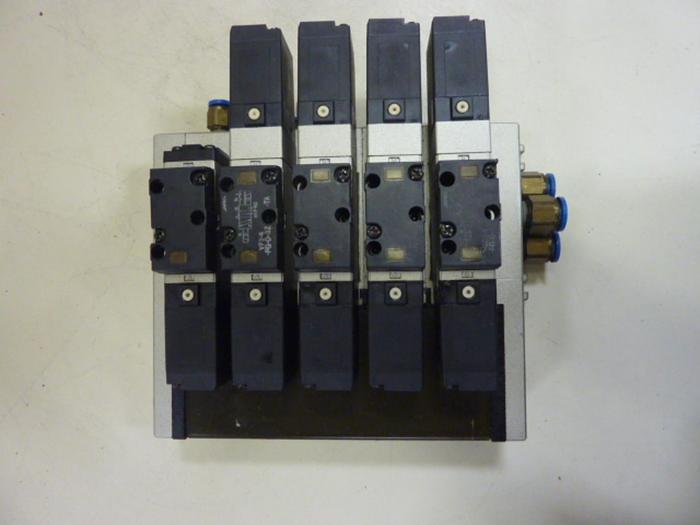 Used SMC Control Block w/ Valves VF2-4-F-D-3Z-TA #61221