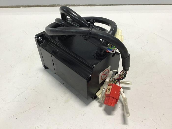 Used YASKAWA Servo Motor SGMP-01AWYR22 #131505