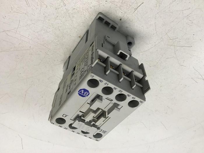 Used ALLEN BRADLEY Control Relay 700-CF310 SER A #124127