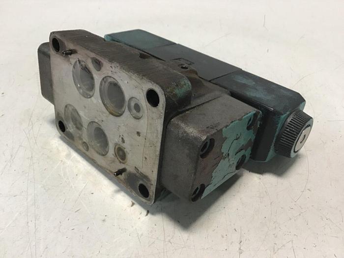 Used VICKERS Solenoid Directional Valve DG4V-3-6C-M-U-HL7-60-B13 Used