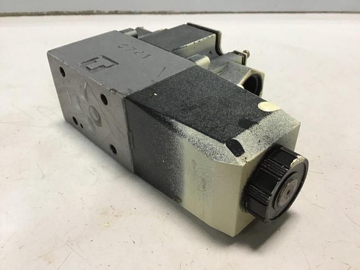 Used VICKERS Directional Control Valve DG4V32AMP7H750 #132957