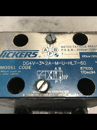 Used VICKERS Valve DG4V-3-2A-M-U-HL7-60 Used