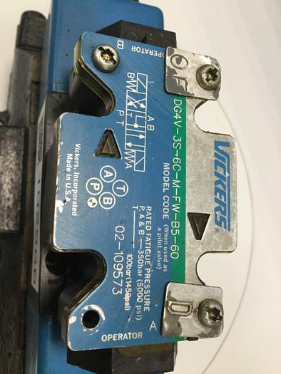 Used VICKERS Valve DG4V-3S-6C-M-FW-B5-60 #102966