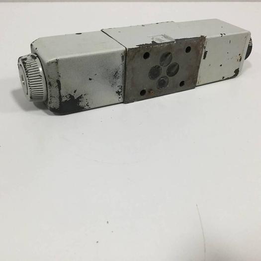 Used VICKERS Directional Valve DG4V-3-6C-M-U-HL7-60 Used