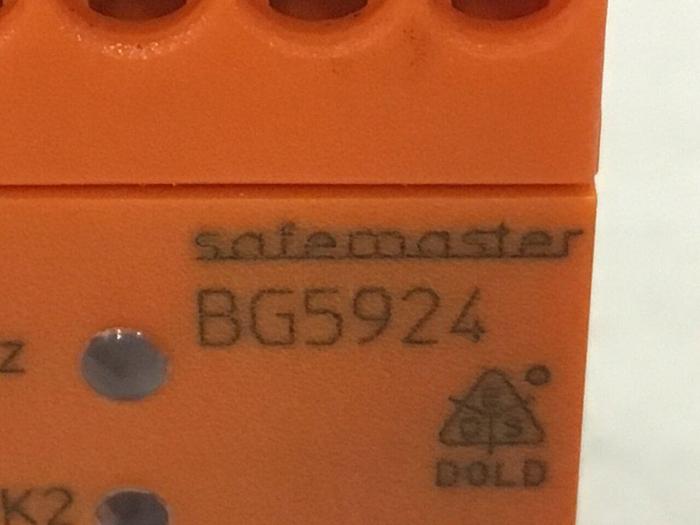 Used SAFEMASTER Safety Relay BG5924.04 #138355
