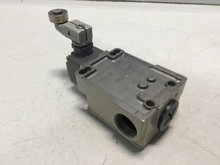 Used OMRON Limit Switch D4B-6C15N-SHI #121661