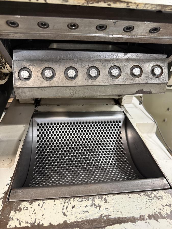 Used NELMOR G1012P1 Grinder Granulator Plastic USED #152639 Needs to be cleaned