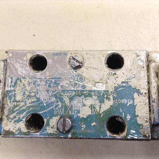 Used VICKERS Directional Valve DG4V-3-6C-M-U-HL7-60 Used