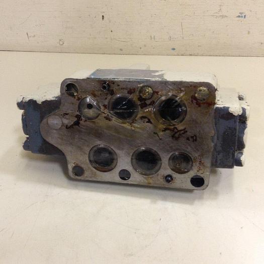 Used VICKERS Directional Control Valve DG4V-3-6C-M-U-HL7-60-B13 Used