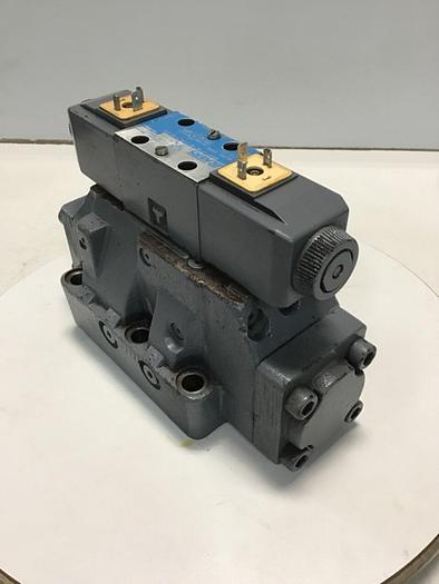 Used VICKERS Solenoid Directional Valve DG4V-3-6C-M-U-HL7-60-B13 Used
