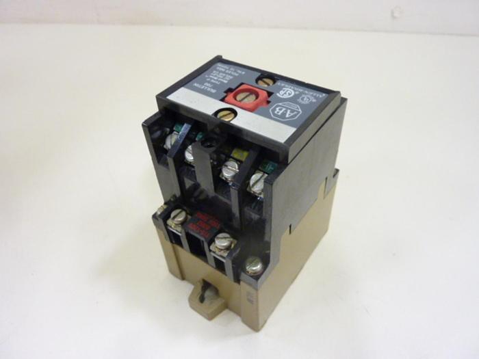 Used ALLEN BRADLEY AC Relay 700-P800A1 SER A #45866