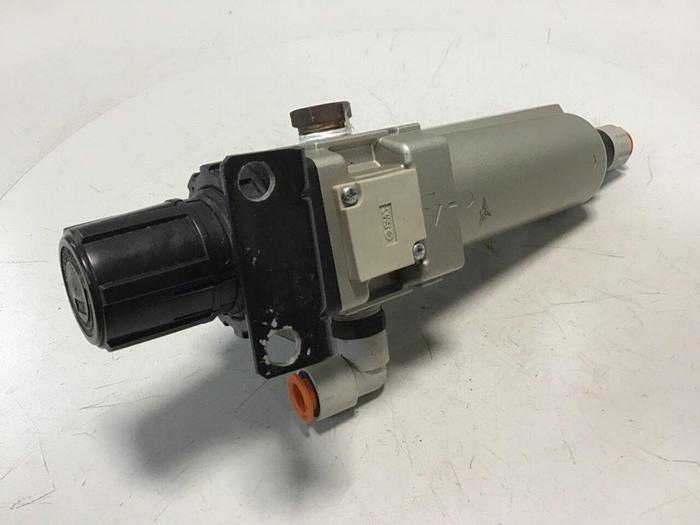 Used SMC Regulator AW30-N03BCG-2Z #120166