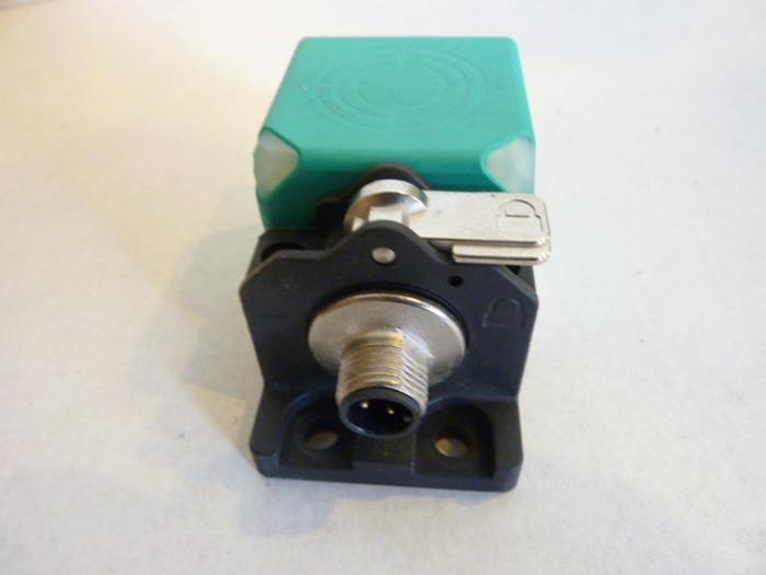 Used scrapped / PEPPERL & FUCHS Proximity Switch NBN40-L2-E2-V1 #2330