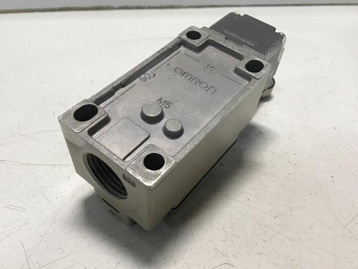 Used OMRON Limit Switch D4B-2115N-R #121522
