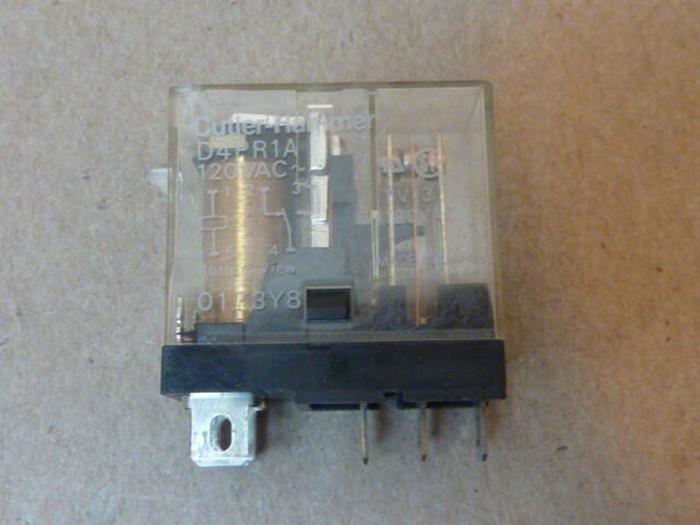 Used CUTLER HAMMER 5 Pin Relay D4PR1A #35438