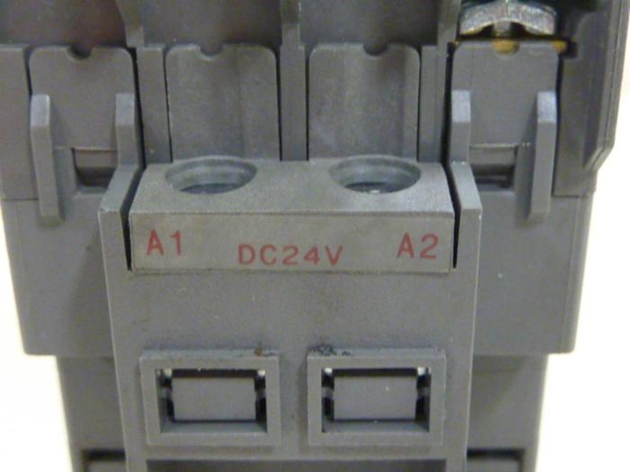 Used LS INDUSTRIAL SYSTEMS Contactor MC-12B #64230