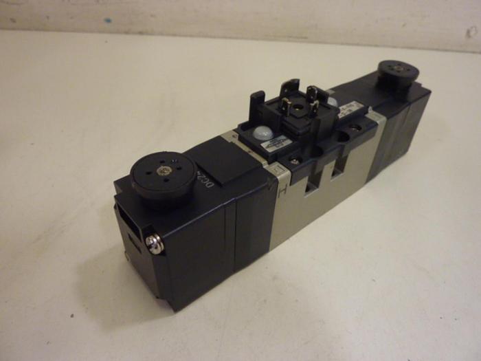 Used SMC Solenoid Valve VS7-6-FHG-D-3N #66555