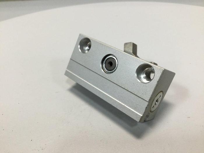 Used SMC Mini Rotary Actuator CRJU1-90-F8BL Used #108118