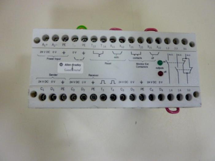 Used ALLEN BRADLEY Safety Relay 440L-M8200 #61904