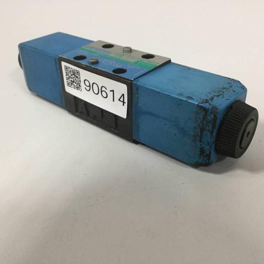 Used VICKERS Valve DG4V-3S-33C-M-U-H5-60 #90614