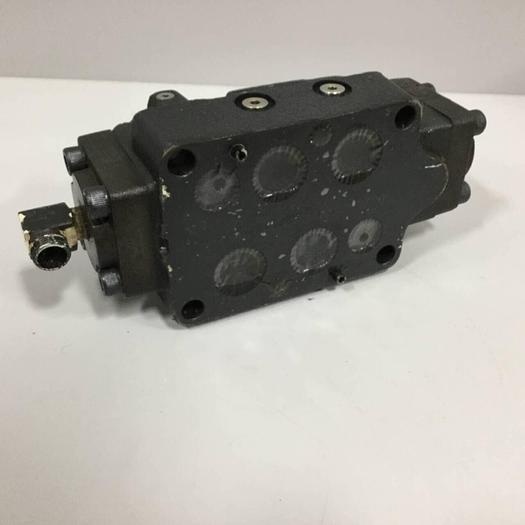 Used VICKERS Valve DG4V-3S-6C-M-FW-B5-60 #90243