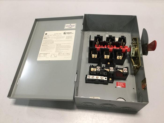 Used GENERAL ELECTRIC / GE 60 Amp Safety Disconnect Switch TG4322 #96310