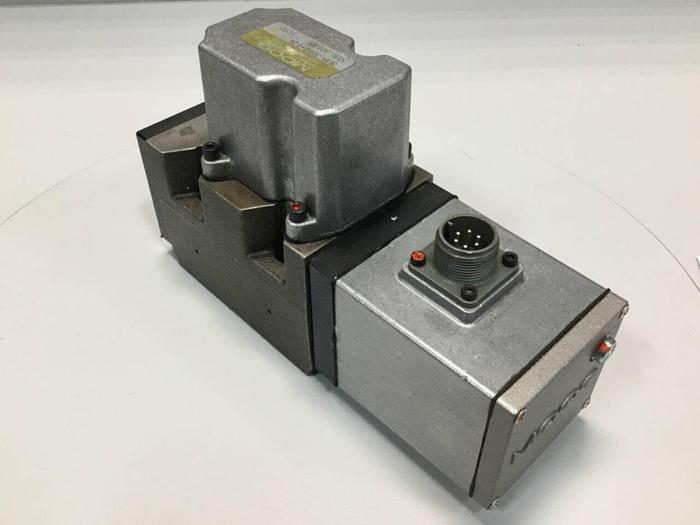 Used MOOG Valve J661-124 Used