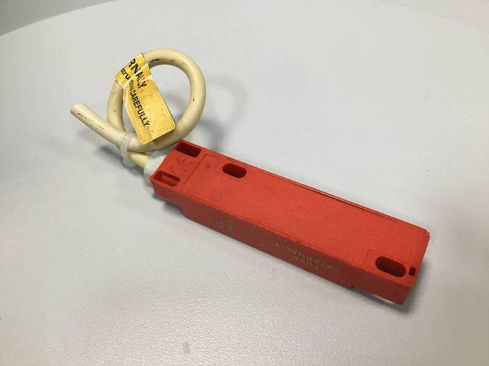 Used SCIENTIFIC TECHNOLOGIES INC Safety Switch 44507-0100 #92684