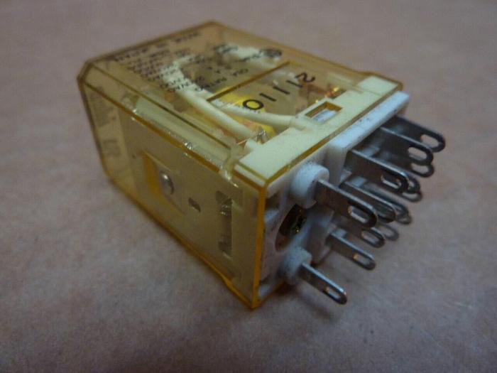 Used IDEC Relay RY4S-U #24565