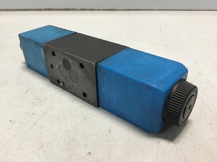 Used VICKERS Valve DG4V-3S-2C-M-U-H5-60 #135680