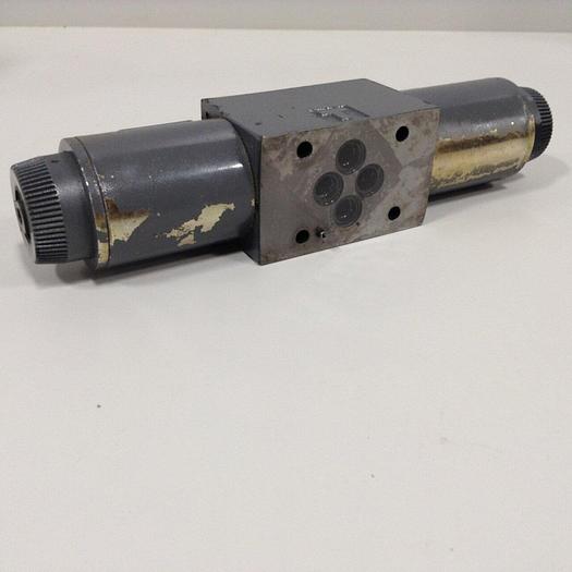 Used VICKERS Solenoid Valve DG4V-3S-6C-M-U-HL7-60-EN490 Used