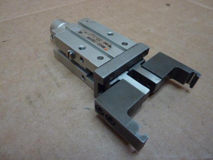 Used SMC Gripper MHZ2-20DNW #27399