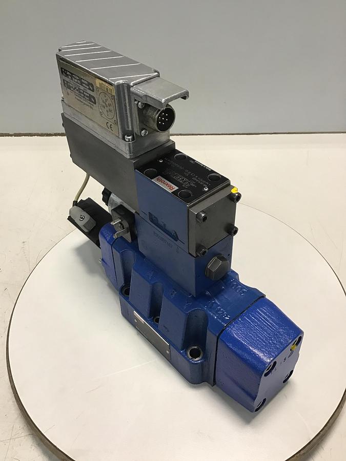 Used BOSCH 4-Way Solenoid Directional Servo Valve 0 811 404 601 USED