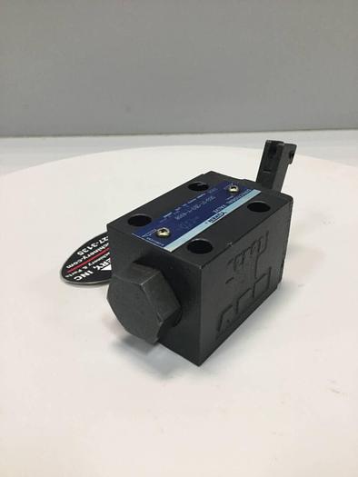 Used YUKEN Directional Valve DCG-01-2B3-Y-4008 #96964