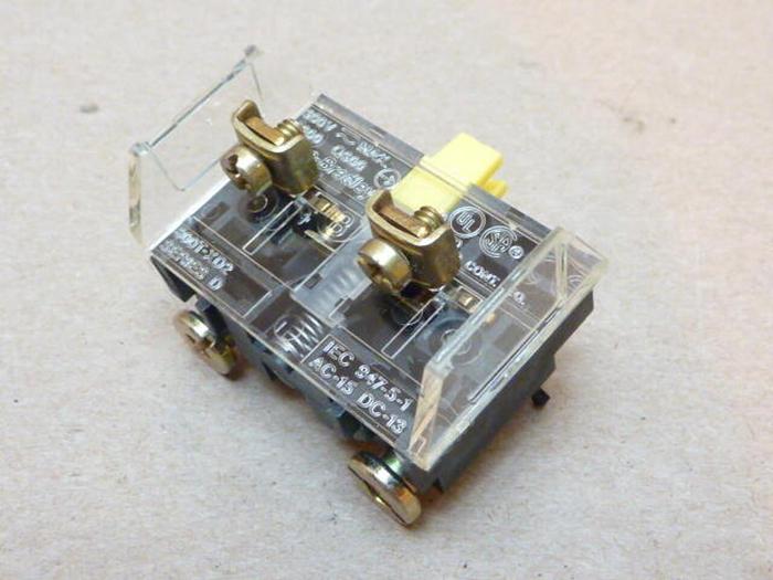 ALLEN BRADLEY Contact Block 800T-XD2 SER D #38920 DNL SCRAPPED NP