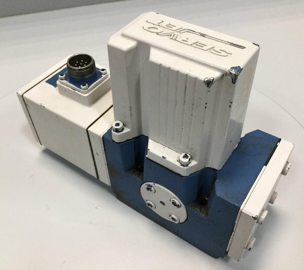 Used MOOG D661-5009 SERVO JET HYDRAULIC VALVE USED 