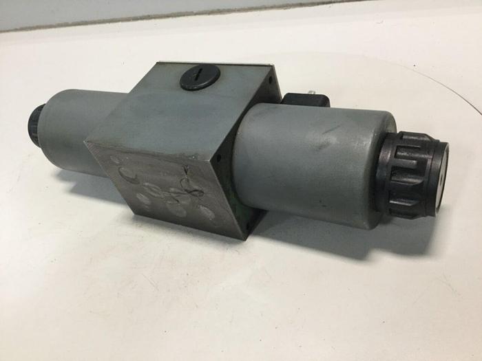 Used MANNESMANN REXROTH Valve 4WE10E6731/CG24N9Z4T08 Used