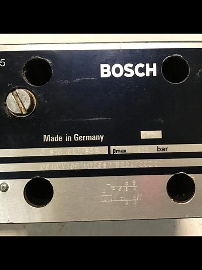 Used BOSCH Hydraulic Valve 0 810 001 825 Used
