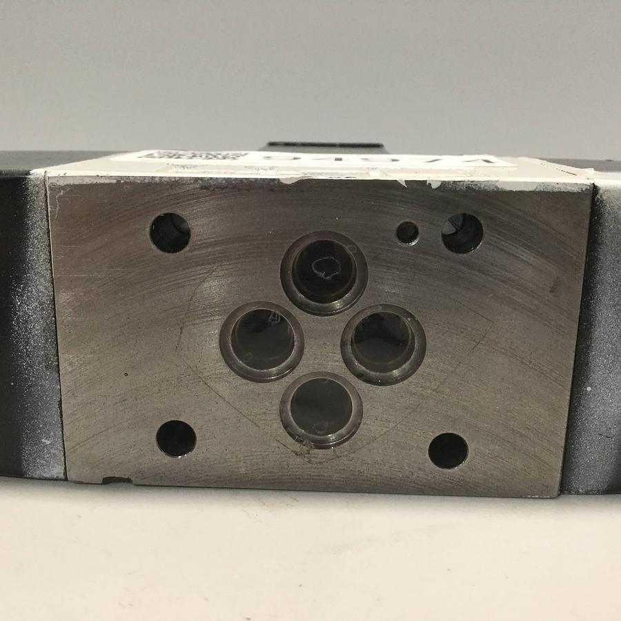 Used VICKERS Directional Control Valve DG4V36CMP7H750 USED