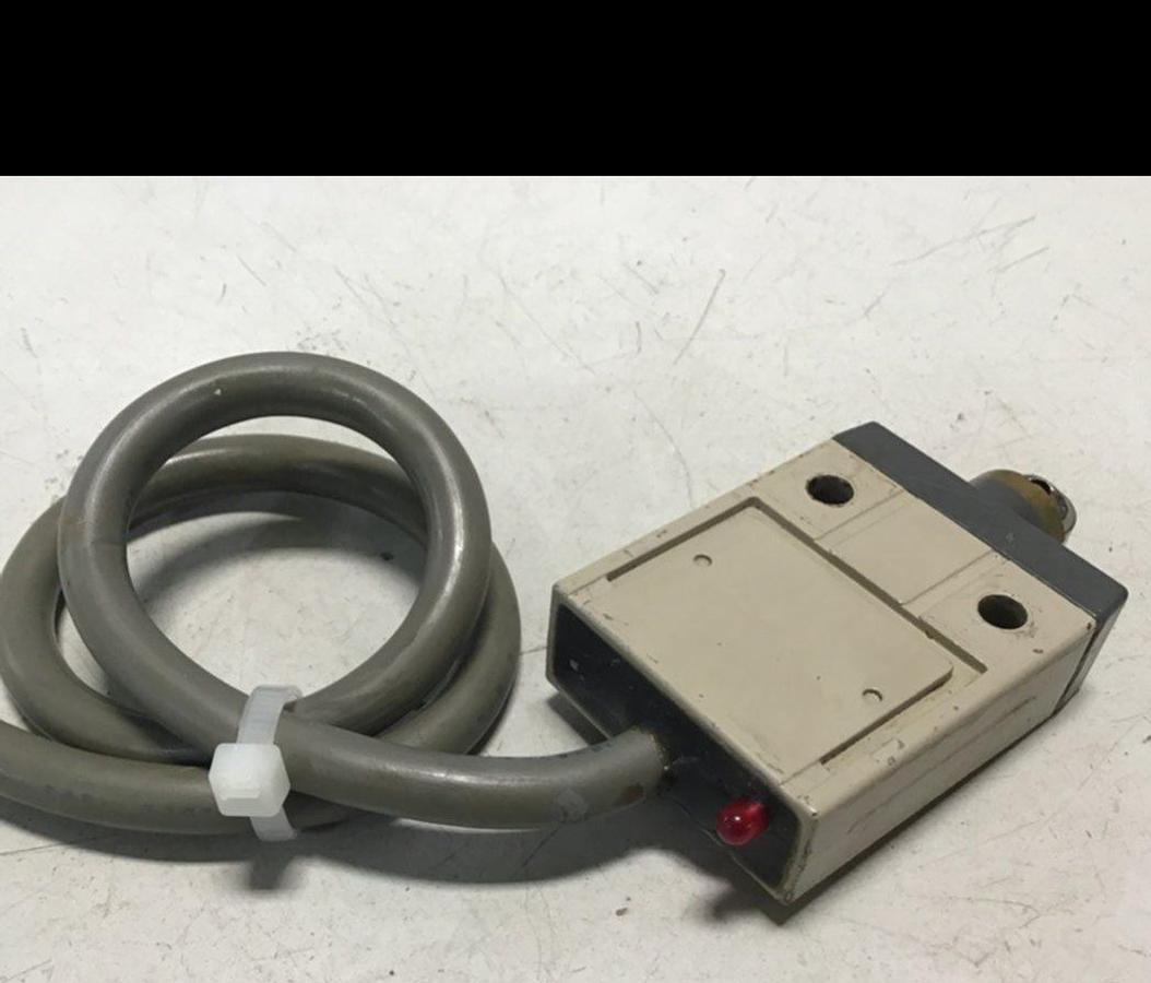 Used OMRON Limit Switch D4C-3402 USED