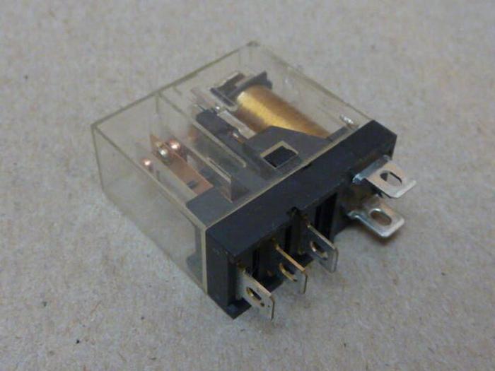 Used CUTLER HAMMER 5 Pin Relay D4PR1A #35438