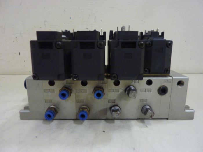 Used SMC Control Block w/ Valves VS7-6-FG-S-3Z #60105