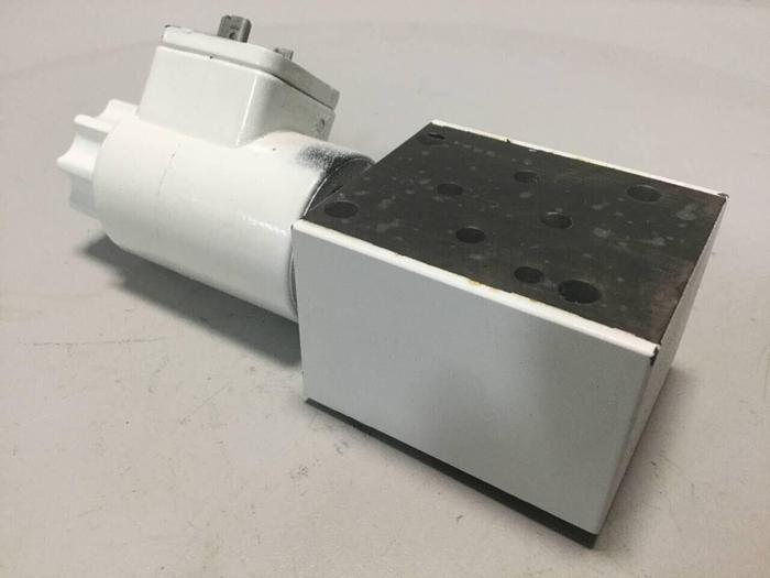 Used MOOG Valve B37012-024 #99390