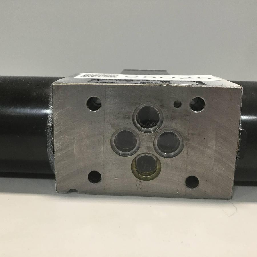 Used TOKIMEC Directional Control Valve DG4V-3-6C-M-P7-H-7-52 USED