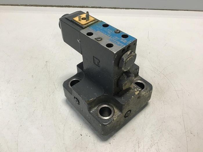 Used VICKERS Valve DG4V-3-6AL-M-U-HL7-60 #138479
