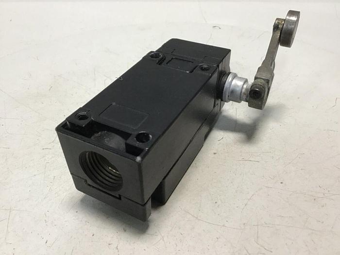 Used SQUARE D Limit Switch 9007-AEQ2699 Used