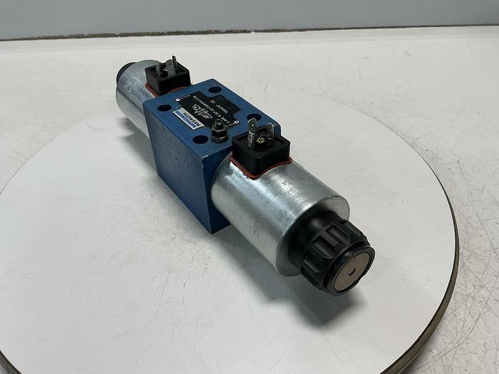 Used MANNESMANN REXROTH 5-4WE 10 E67-33/CG24N9K4/CT08