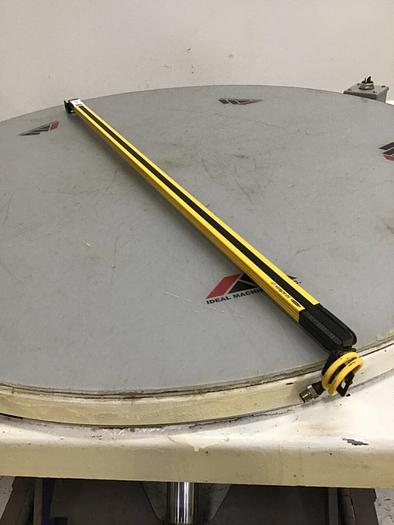 Used BANNER ENGINEERING Light Curtain SLPE25-1110P8 USED