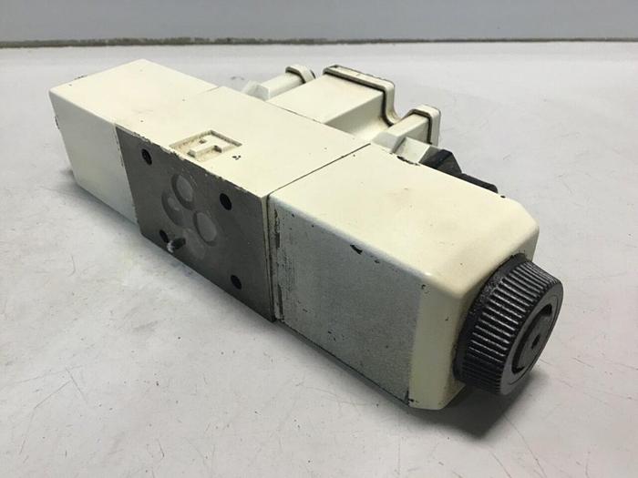 Used VICKERS Valve DG4V-3S-3C-M-FW-D7-H5-60 #132201
