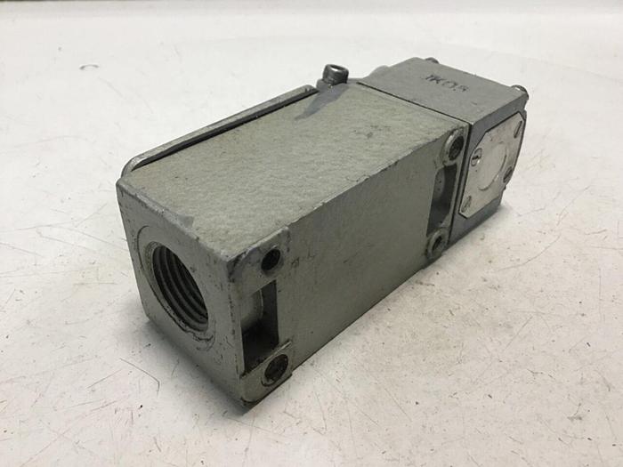 Used TELEMECANIQUE Lox-Switch C2JK05 #121758